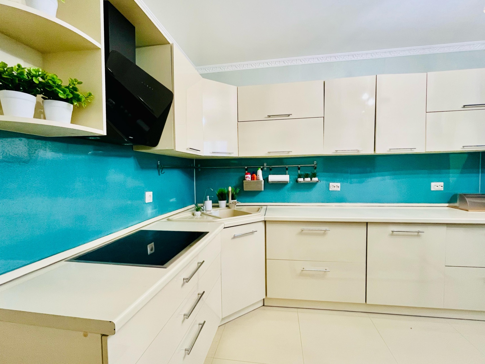 2к квартира с хорошим ремонтом, мебелью и все необходимым  в 300 метрах от моря на 6 спальных мест 