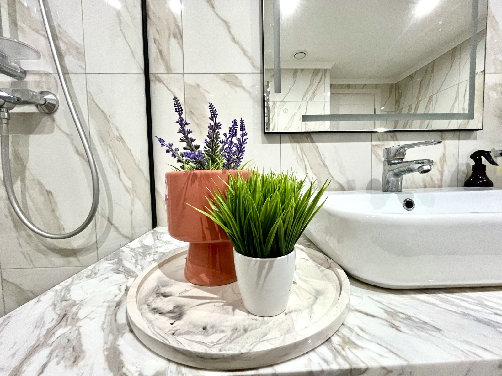 Студия на первой линии у моря, Резиденция Граф Толстой