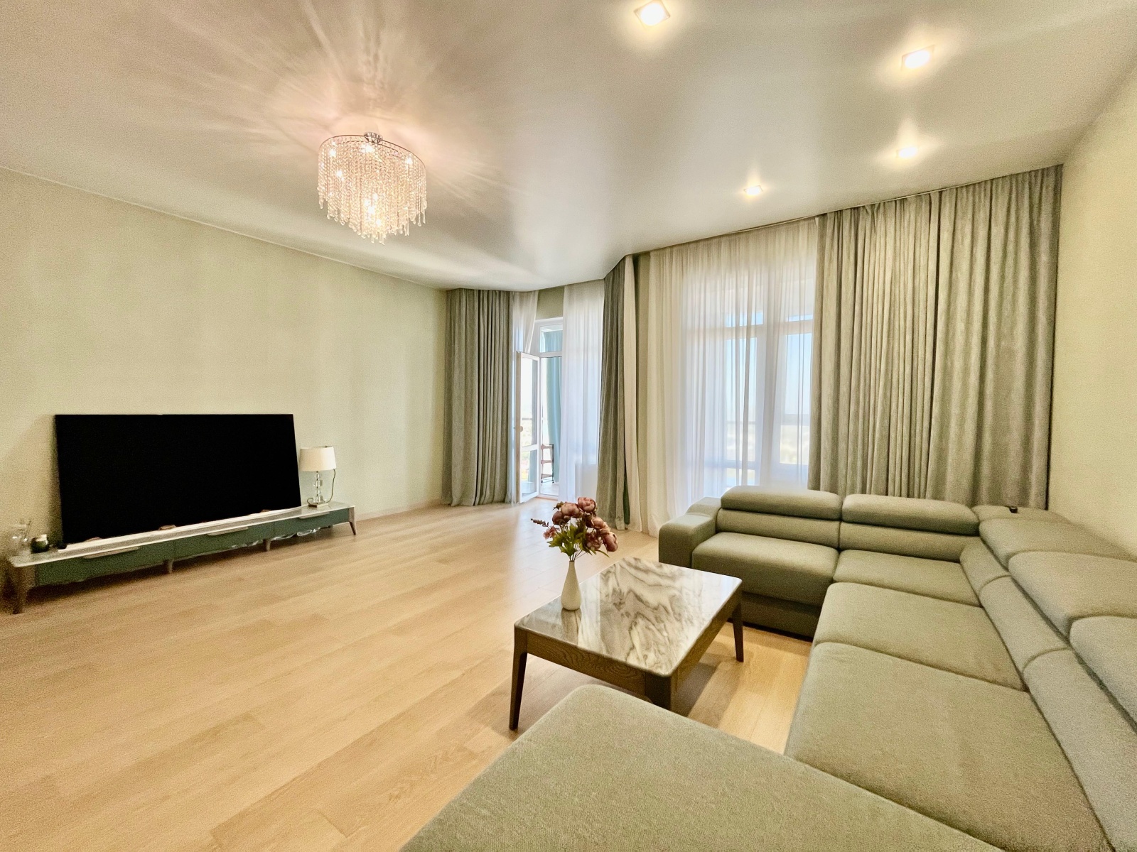 Стильная трёхкомнатная квартира