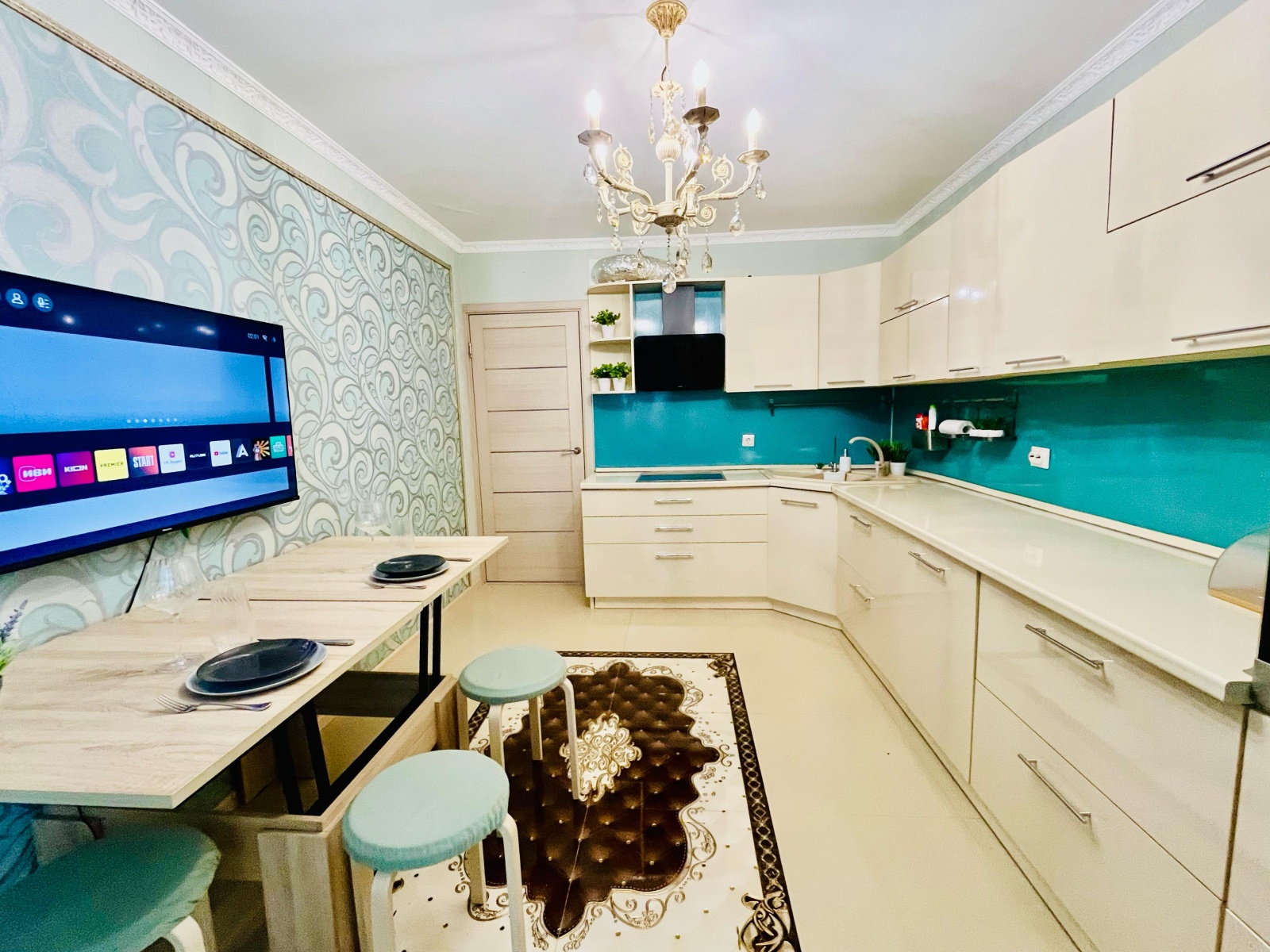 2к квартира с хорошим ремонтом, мебелью и все необходимым  в 300 метрах от моря на 6 спальных мест 