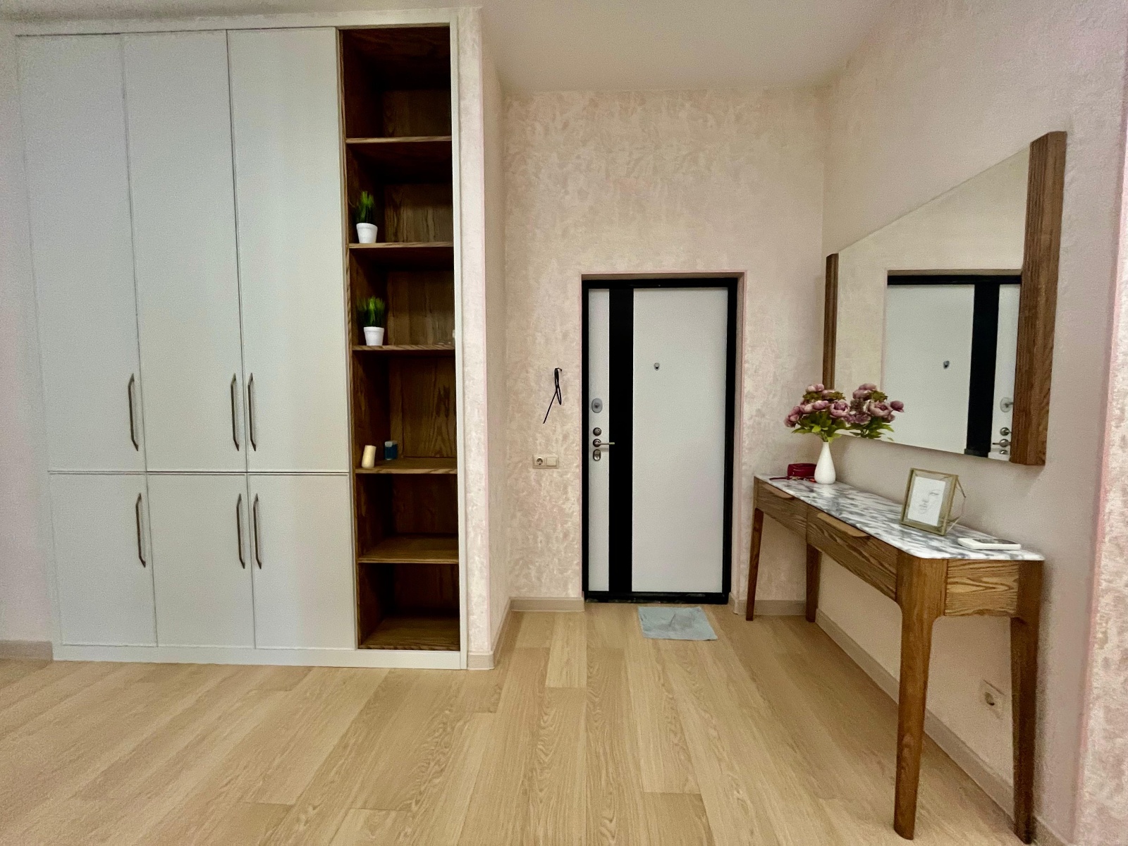 Стильная трёхкомнатная квартира