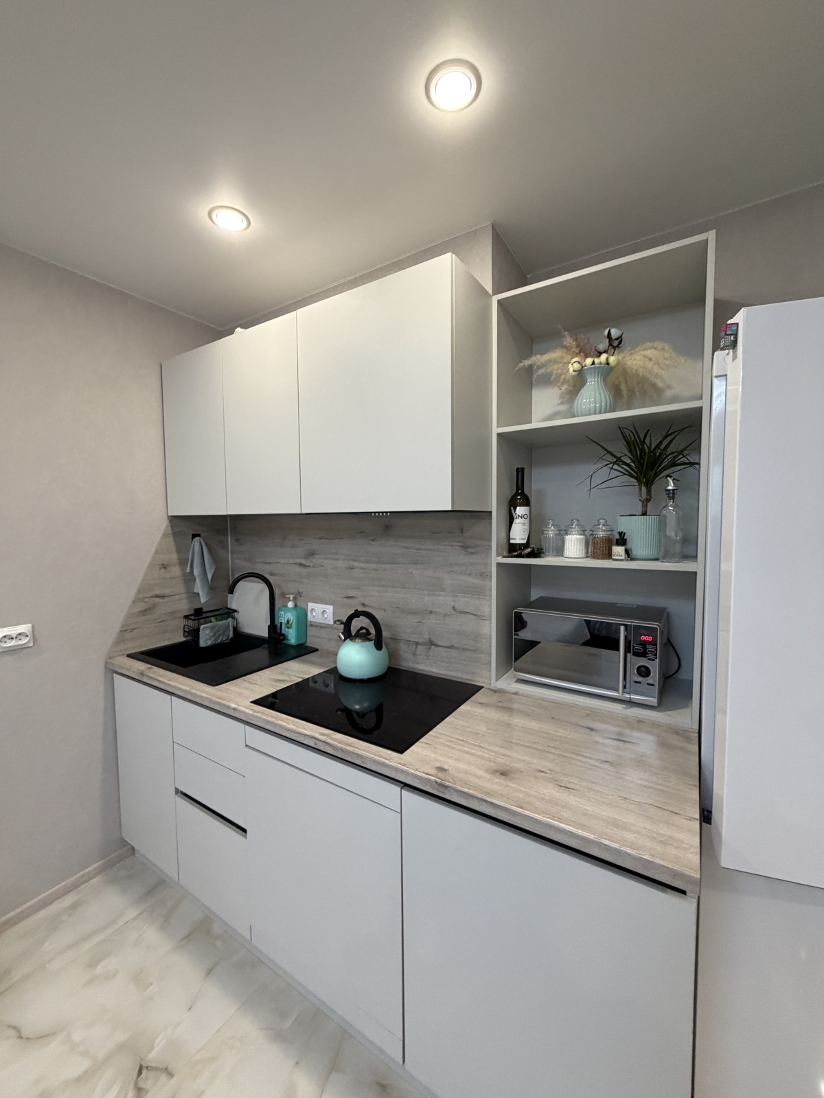 Светлая и стильная студия у моря