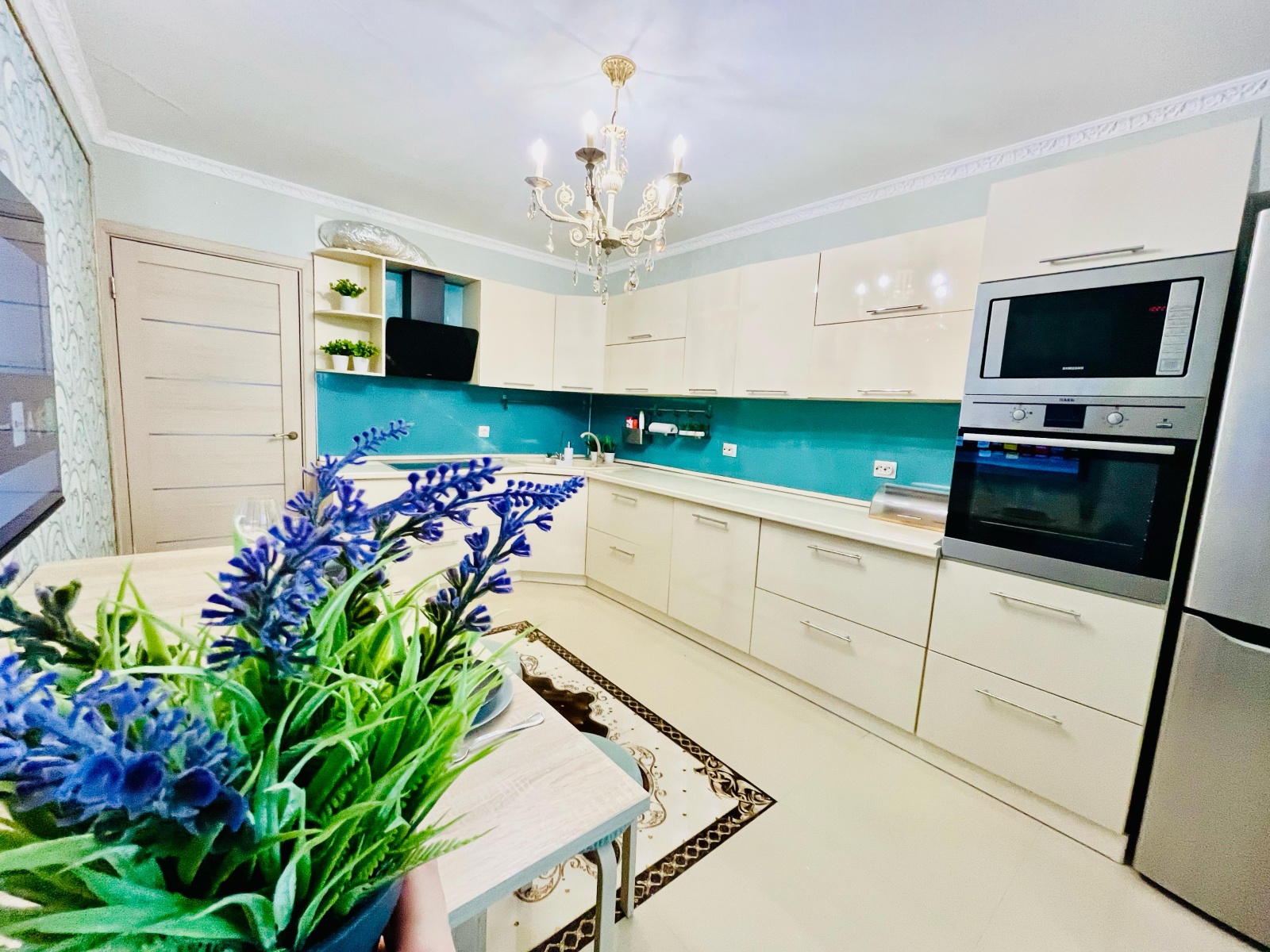 2к квартира с хорошим ремонтом, мебелью и все необходимым  в 300 метрах от моря на 6 спальных мест 