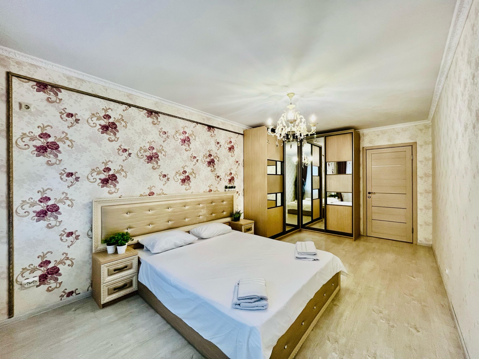 2к квартира с хорошим ремонтом, мебелью и все необходимым  в 300 метрах от моря на 6 спальных мест 