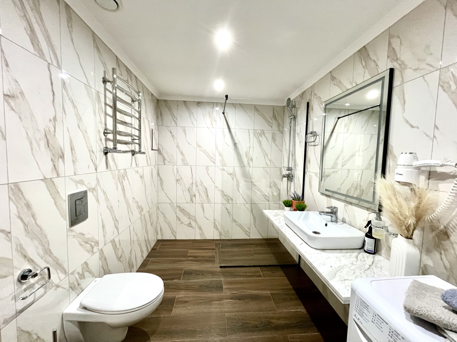 Студия на первой линии у моря, Резиденция Граф Толстой