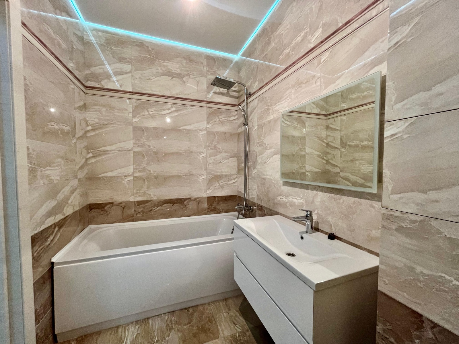 Стильная трёхкомнатная квартира