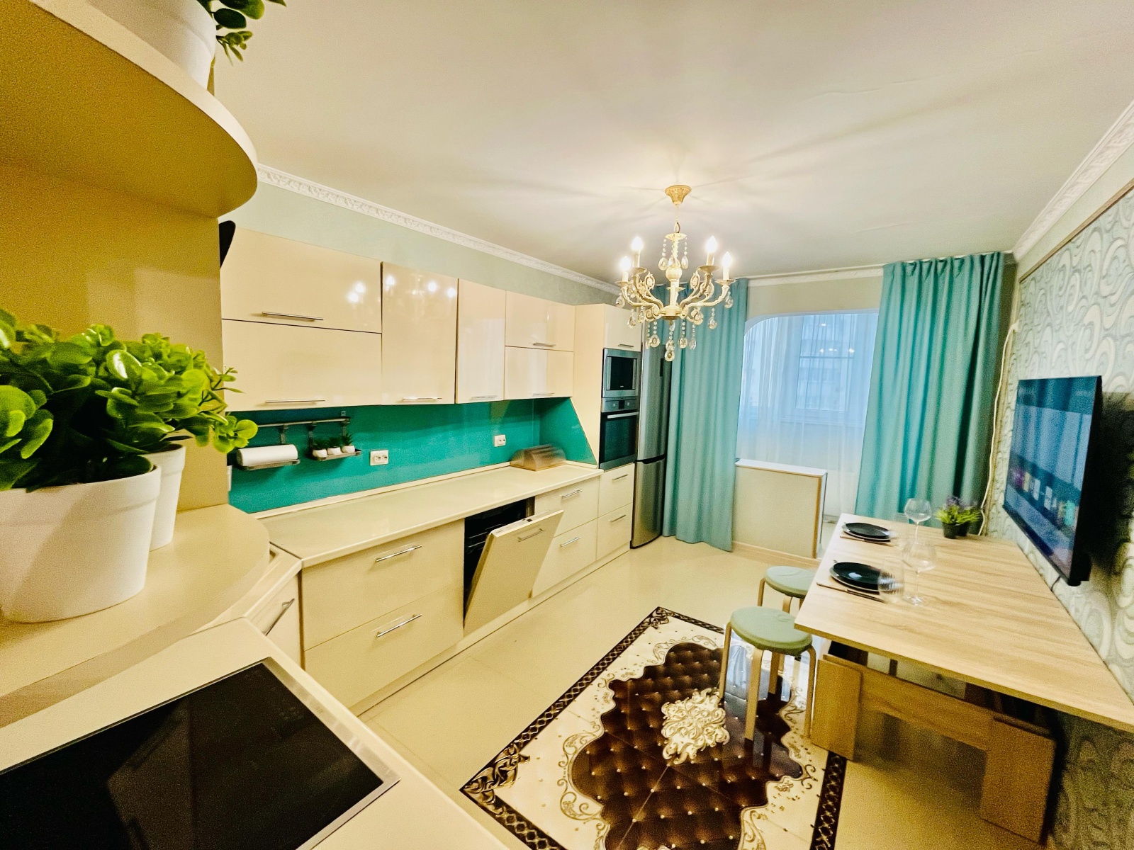 2к квартира с хорошим ремонтом, мебелью и все необходимым  в 300 метрах от моря на 6 спальных мест 