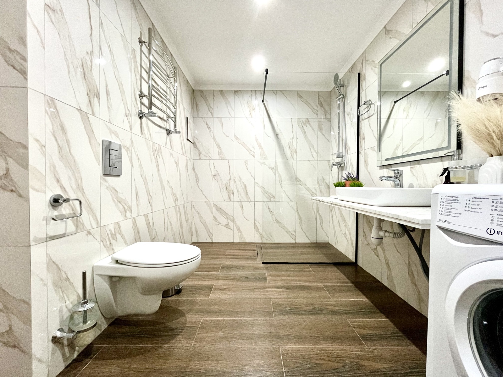 Студия на первой линии у моря, Резиденция Граф Толстой