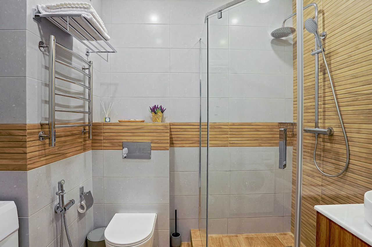 Апартаменты нa берегу с бассейном, с видом на город