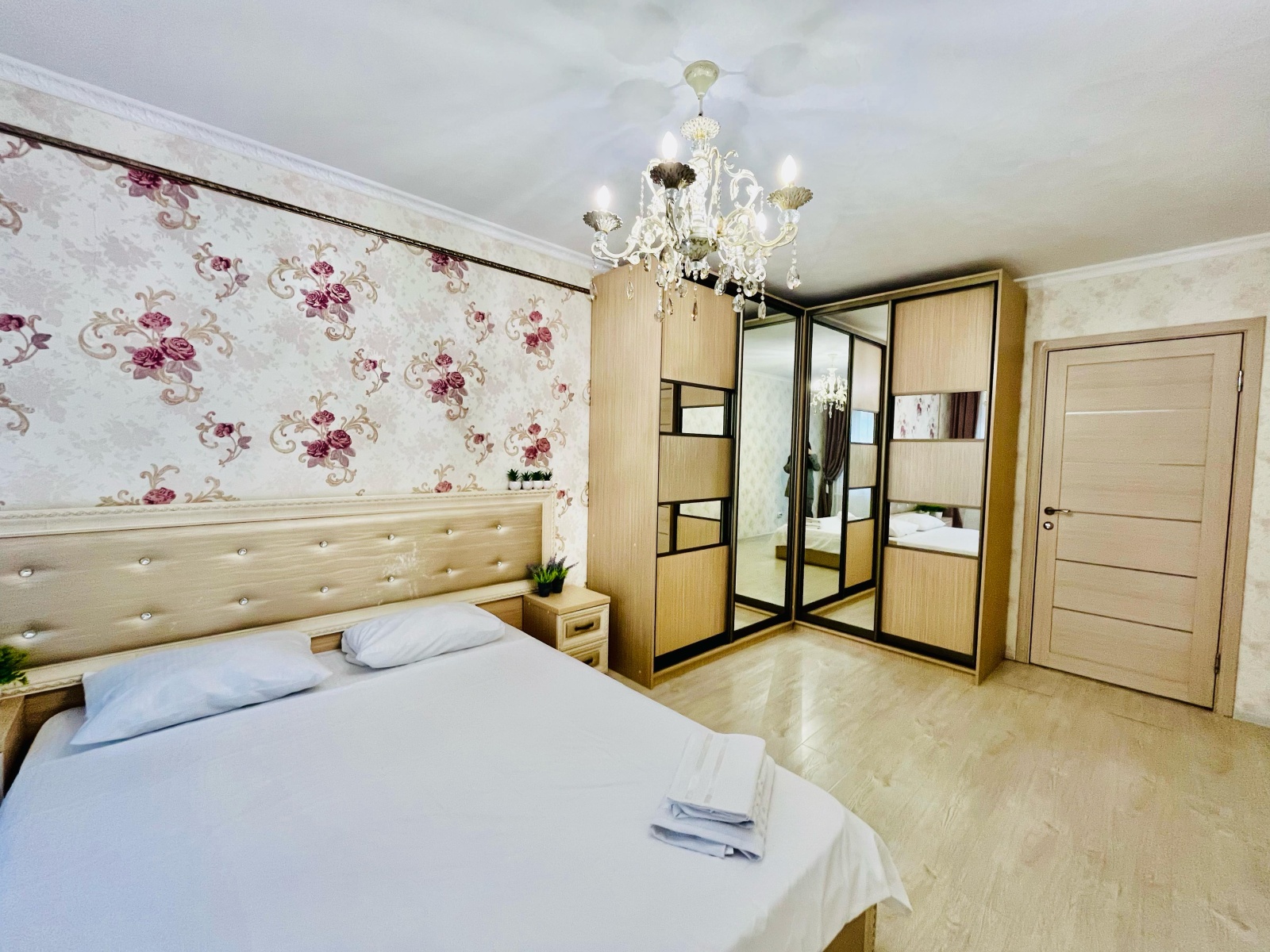 2к квартира с хорошим ремонтом, мебелью и все необходимым  в 300 метрах от моря на 6 спальных мест 