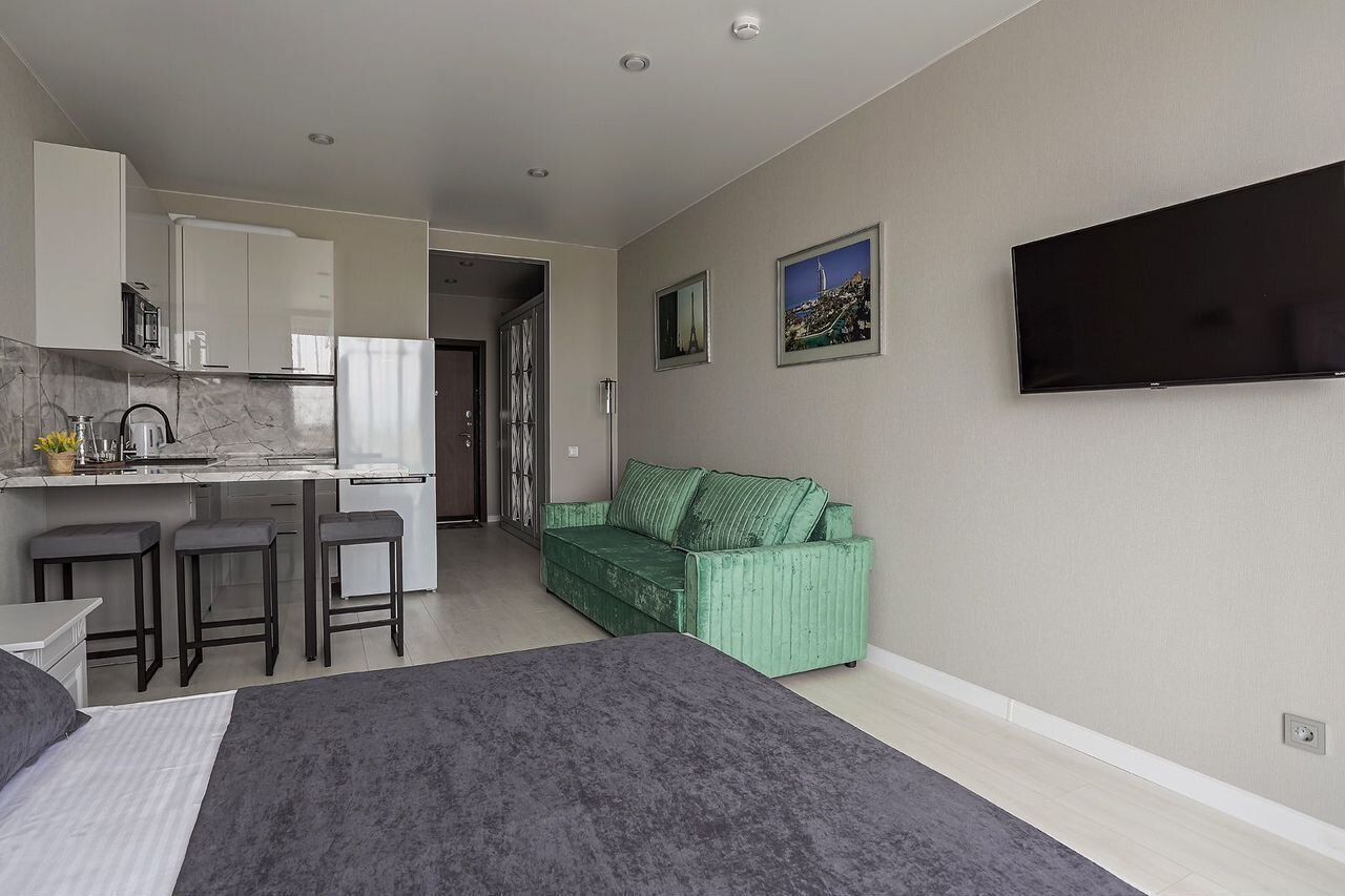 Апартаменты нa берегу с бассейном, с видом на город