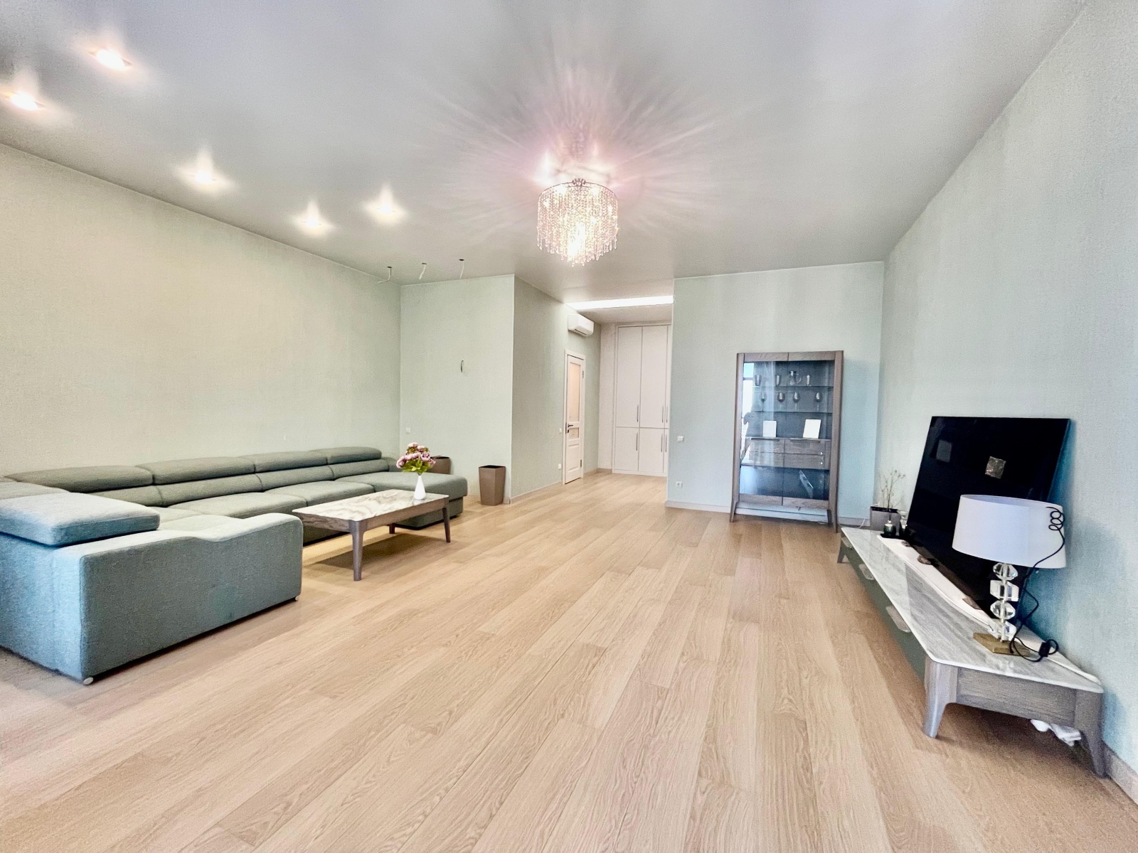 Стильная трёхкомнатная квартира