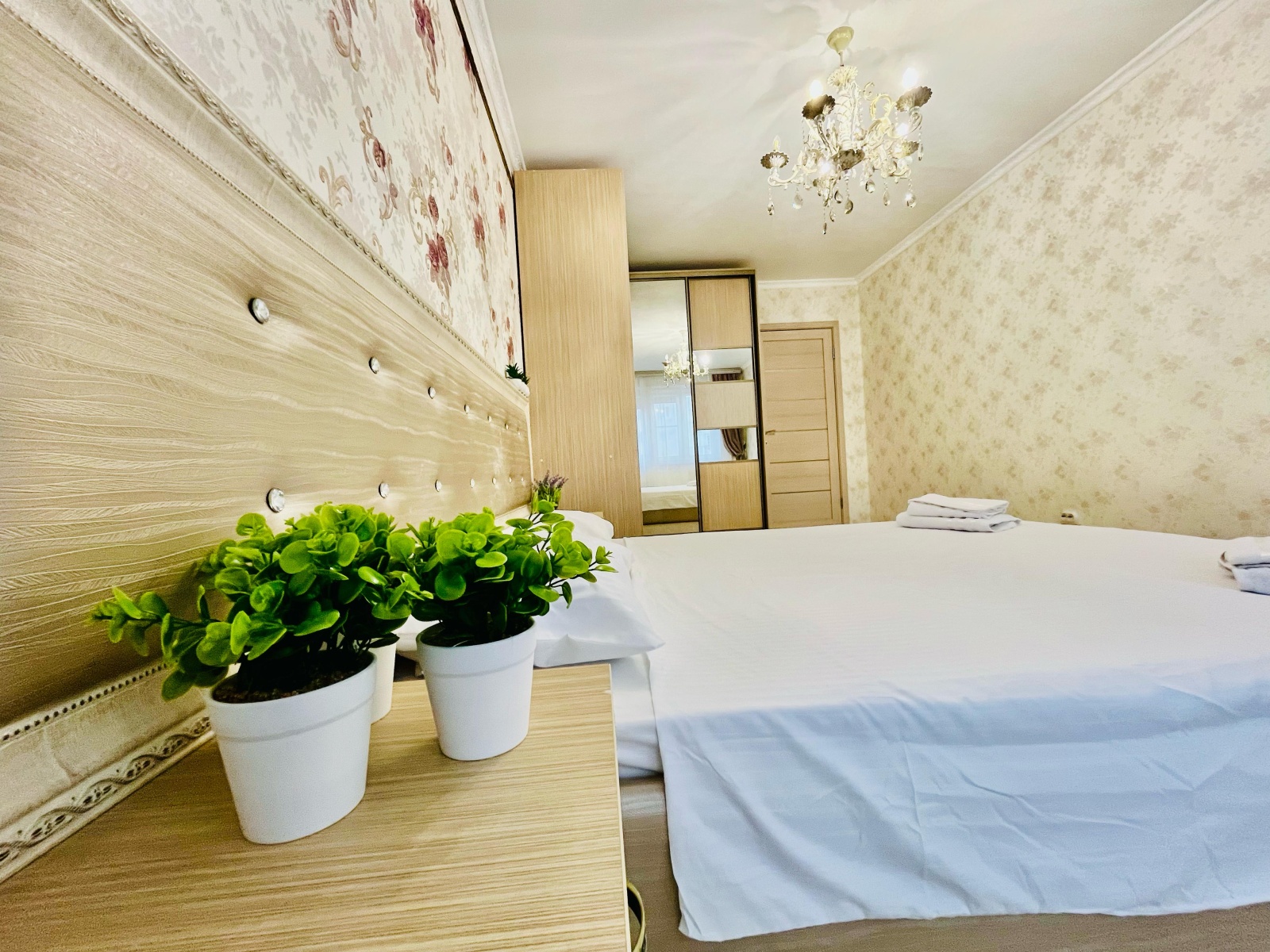 2к квартира с хорошим ремонтом, мебелью и все необходимым  в 300 метрах от моря на 6 спальных мест 