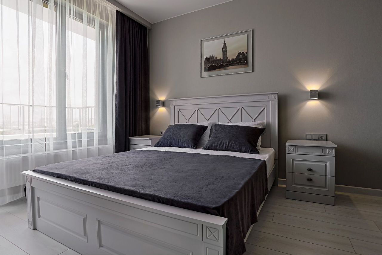 Апартаменты нa берегу с бассейном, с видом на город