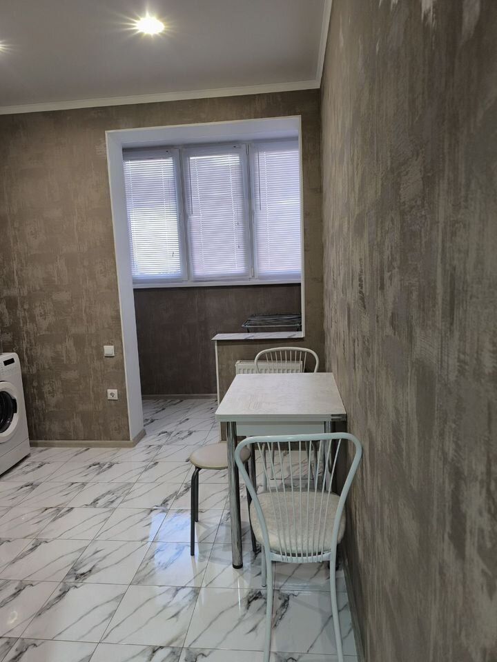 Квартира c удобным местоpаcположением!