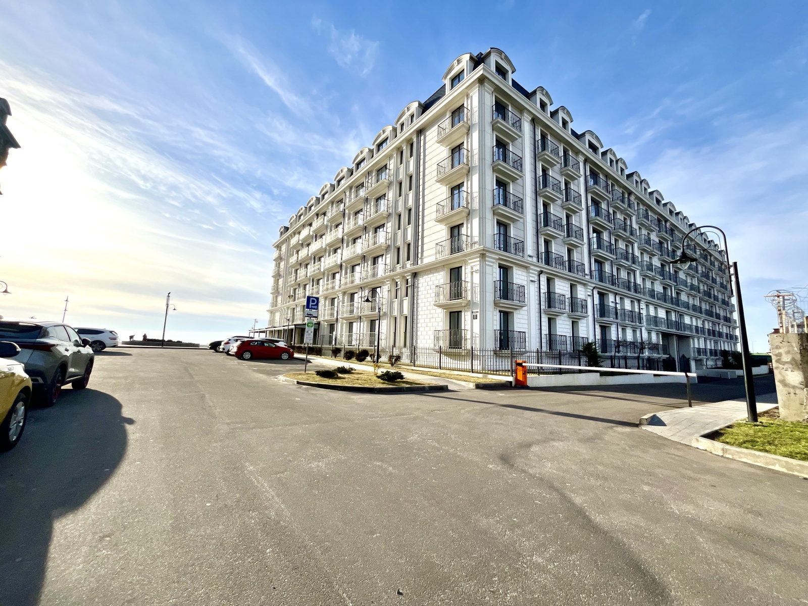 Студия на первой линии у моря, Резиденция Граф Толстой