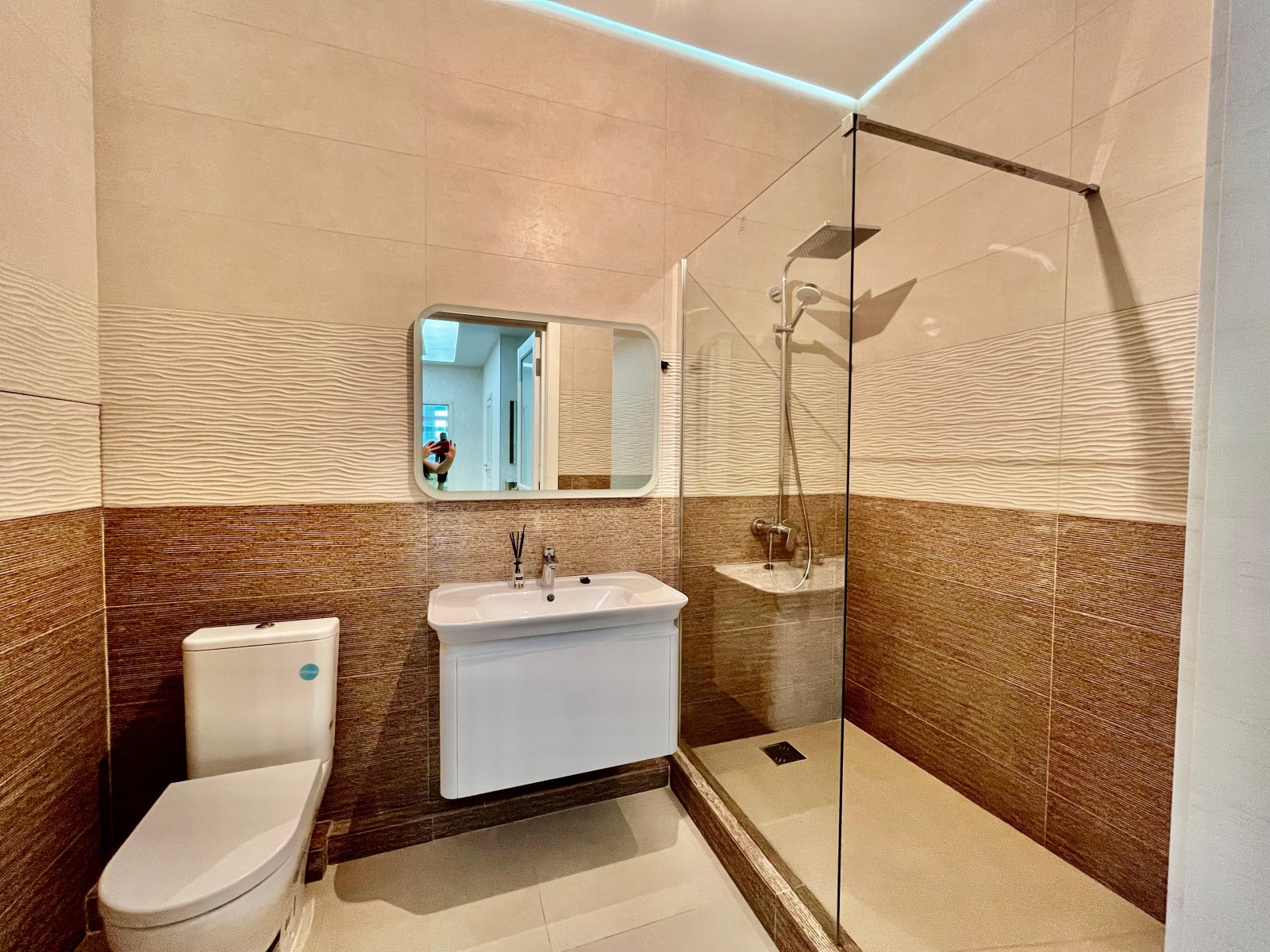 Стильная трёхкомнатная квартира