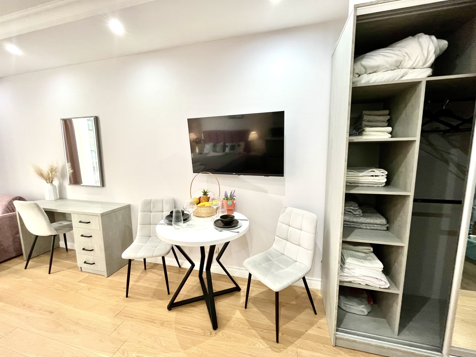 Студия на первой линии у моря, Резиденция Граф Толстой