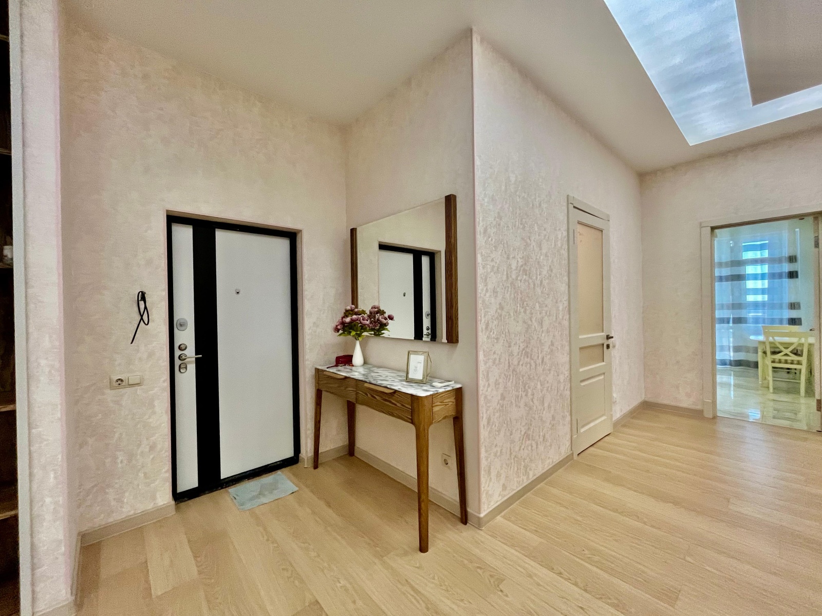 Стильная трёхкомнатная квартира